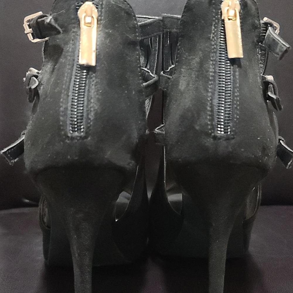 Heels - Picture 2 of 3
